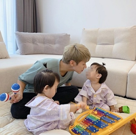 ミンファン(FTISLAND)、引越し先の新居でも「イクメン生活」…妻ユルヒ(元LABOUM)がSNSで公開(WoW!Korea)