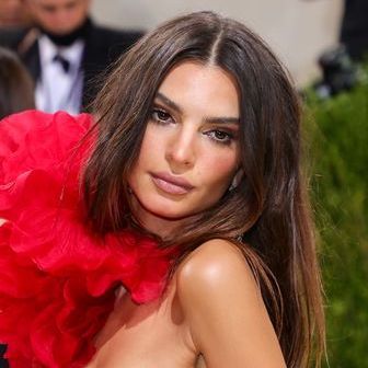 両親に認められたくて…「見た目の美しさ」に縛られていたモデルの葛藤(コスモポリタン)