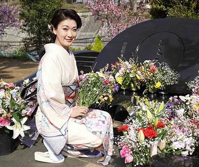 市川由紀乃「演じさせていただけるとは」　島倉千代子さんの墓前に報告（東スポWeb）
