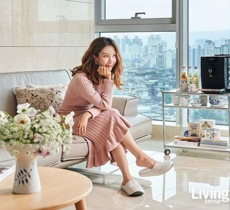 「オットギ3世」女優ハム・ヨンジ、家で画報の撮影まで…ラグジュアリーなシティビュー(WoW!Korea)