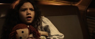 傘を広げると“泣く女”が姿を現す…「ラ・ヨローナ」恐怖の本編映像入手（映画.com）