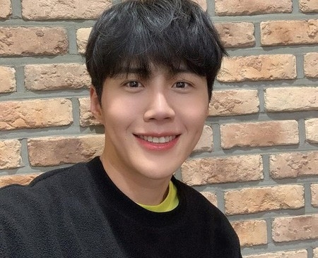 俳優キム・ソンホに関する「暴露」、今度は大学時代の仲間が証言「女性遍歴が凄まじく、暴力的」(WoW!Korea)