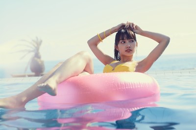黒木ひかり、プールではしゃぐ初テレビCM「身体を張りました」（デビュー）