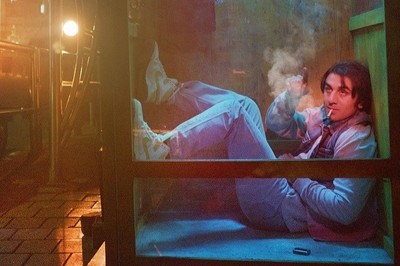 恋人に便座の首飾りを贈ろう　酒と女とクスリに浸るインドのスター「SANJU」予告編（映画.com）