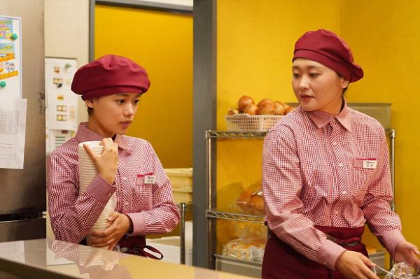 杉咲花“ユキコ”が人生初バイト!杉野遥亮“森生”は生見愛瑠“ハチ子”からの告白に混乱<恋です!>(WEBザテレビジョン)