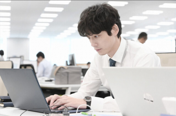 「ハンオシ」“百瀬”坂口健太郎の「ツンデレがたまらん」 「食テロ極まりない」“モモセバーガー”も話題に(エンタメOVO)