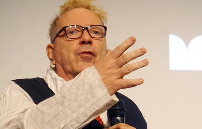 パンクロック回顧展、セックス・ピストルズのジョン・ライドンが語る（シネマトゥデイ）