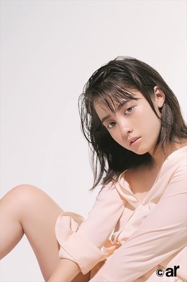 橋本環奈、お色気に初挑戦　ファッション誌「ar」で大人表情　莉乃や珠理奈も登場（MusicVoice）