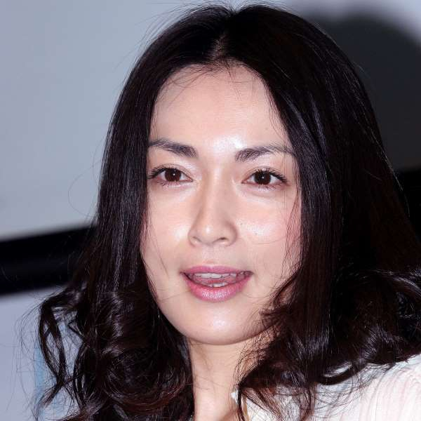 長谷川京子が“浮気夫”とついに離婚! 近年の熟女ビキニやTバック披露に周囲「やっぱり?」(日刊ゲンダイDIGITAL)