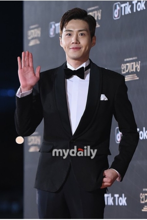 俳優キム・ソンホの元恋人、イ・ジェフン(COOL)と遊興酒店で一緒だった?(芸能裏大統領イ・ジンホ)(WoW!Korea)