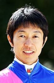 武豊、落馬負傷の次は「キス」写真　妻・佐野量子が入れたムチとは（J-CASTニュース）