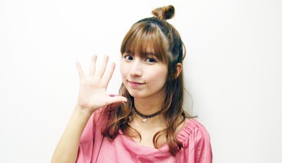 原宿・竹下通りで巨大“すっぴん画像”公開された小田あさ美「体重の方が恥ずかしい」（AbemaTIMES）