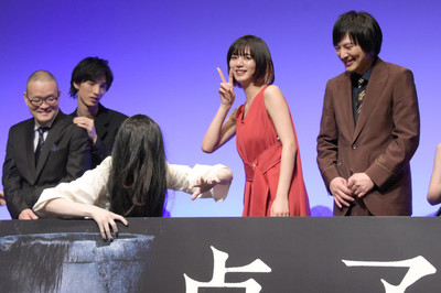 池田エライザ、貞子とピース！ホラー挑戦を「自分のメンタルを追い込んだ」と回想（映画ナタリー）