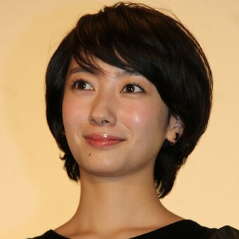 波瑠さんの「ゆるふわ白ニット姿」がケタ違いの透明感…ファン「すごく綺麗です」(現代ビジネス)