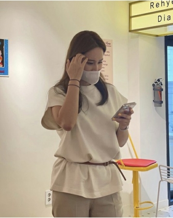 ミスコリア出身イ・ヘウォン、マスクでは隠しきれない変わらぬ美貌(WoW!Korea)