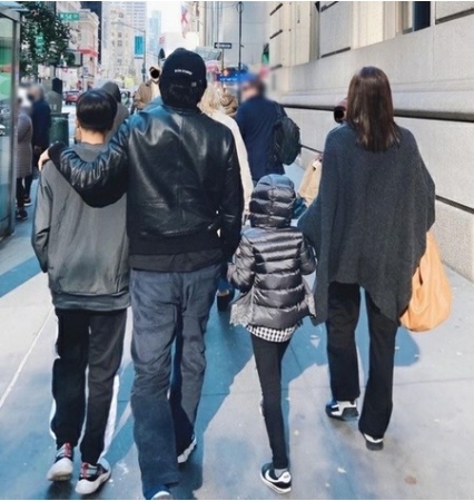 クォン・サンウ＆ソン・テヨン夫妻の息子、13歳で183cmの父と釣り合う身長…米NY生活公開(WoW!Korea)