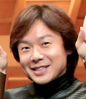 佐藤弘道、結婚記念日を迎えレアな夫婦ショット公開「きれいな奥様」「お似合いです」(スポーツ報知)