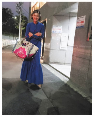 世界一ステキな手振れ写真だ　山田優が見せた“ママの顔”「キッズが写真を撮ってくれたよ」（ねとらぼ）
