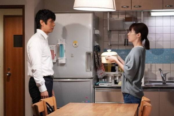 「真犯人フラグ」“菱田”桜井ユキの不気味なほほ笑みが「怖い」　息子への口止めシーンに「闇が深い」「押し入れの中身が気になる」(エンタメOVO)