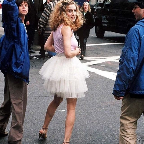 人気スカートが手に入るチャンス!?SATCキャリーの衣装の裏話(コスモポリタン)