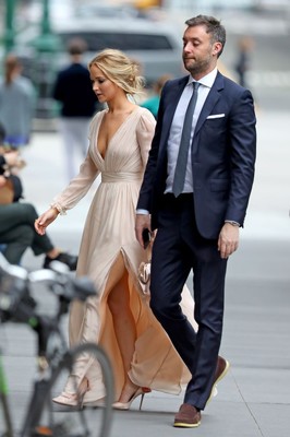 ジェニファー・ローレンス、婚約パーティを開催（ELLE ONLINE）