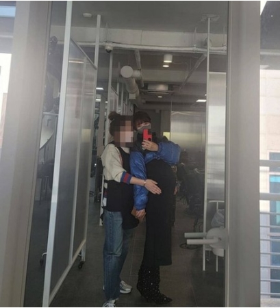 ”第2子妊娠”女優ファン・ジョンウム、タイトスカートで強調された”Dライン”が話題(WoW!Korea)