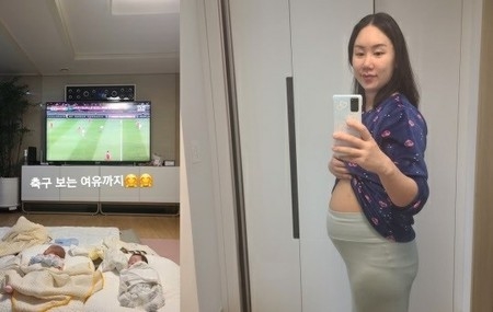 “三つ子出産”芸人ファン・シニョン、赤ん坊が寝静まった後のヒーリングタイム「サッカー見る余裕まで」(WoW!Korea)