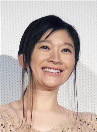 不倫妻役を演じた篠原涼子が“意味深”コメント　長谷川京子と「体当たり」で挑んだドラマ『金魚妻』(夕刊フジ)