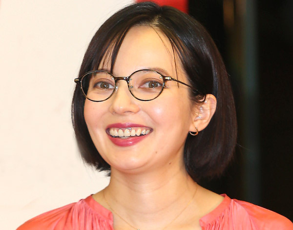 ベッキーが夫・片岡治大氏の巨人退団に“バンザイ”で波紋も…かえって垣間見えた「男気」(日刊ゲンダイDIGITAL)