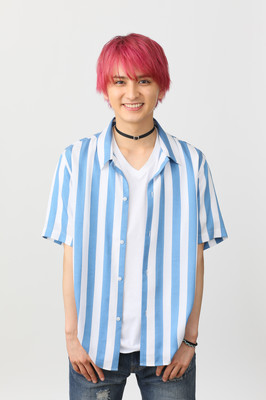 仮面ライダー俳優・瀬戸利樹、ピンク髪に！ドラマ「偽装不倫」で仲間由紀恵と不倫の恋（シネマトゥデイ）