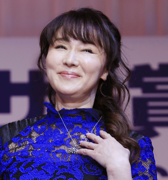 元トレンディー女優・浅野ゆう子がたどり着いた“幸せ太り”の境地…年下実業家と熟年婚から4年(日刊ゲンダイDIGITAL)