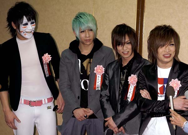 “ゲス不倫常習”金爆・歌広場淳の浮気相手は6人！濃厚メークは「都合のいいルックス」と専門家(日刊ゲンダイDIGITAL)