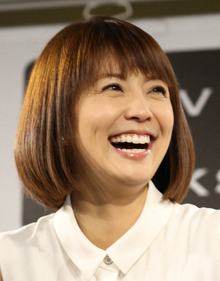 小林麻耶“プチ結婚式”を香取慎吾ら祝福　整体師の夫は元EXILEバックダンサーと告白（スポニチアネックス）