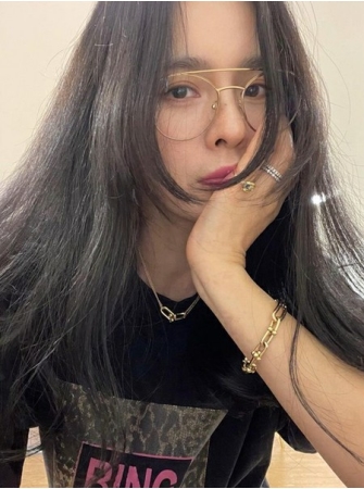 女優チョン・ヘヨン、まるで20代の若々しさだが…「老眼の始まり」(WoW!Korea)