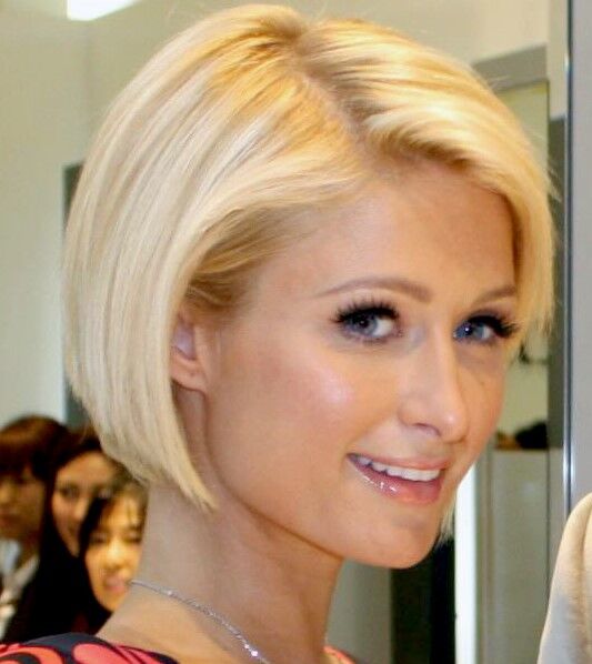 40歳で結婚のパリス・ヒルトン、超セレブな新婚旅行で夫と海を泳ぐ優雅な姿を公開(スポーツ報知)