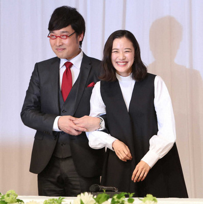 山ちゃん＆蒼井優　“夫婦漫才”会見　プロポーズは上から目線「僕と付き合ってみます？」（スポニチアネックス）