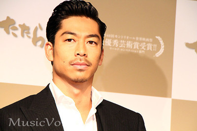 EXILE AKIRA＆林志玲が結婚「幸せ」2ショット公開、祝福の「いいね」22万件（MusicVoice）