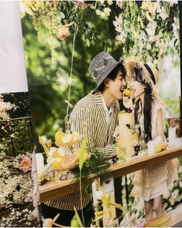 歌手イ・ジフン、14歳年下の妻アヤネさんとの挙式を振り返る…「我が家にはどんな写真を」と見つめる甘い瞳(WoW!Korea)