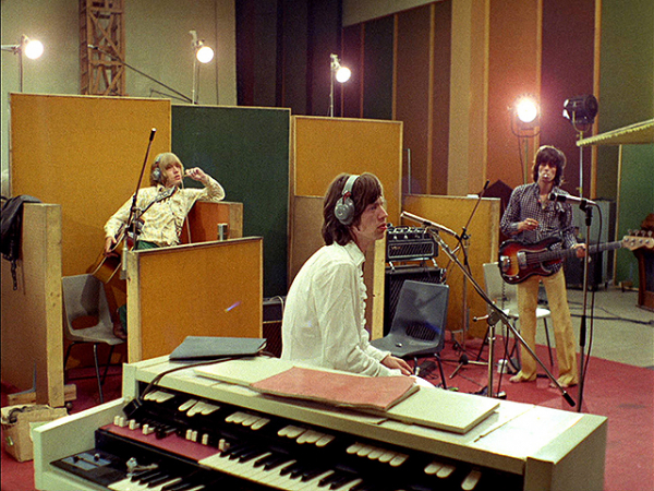 【「ワン・プラス・ワン」評論】ゴダールが描く、激動と混沌の60年代とストーンズの5日間(映画.com)