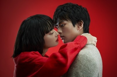 “完璧紳士の御曹司”新田真剣佑「トドメの接吻」主演・山崎賢人の恋敵に！（映画.com）