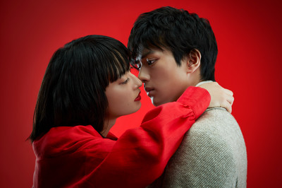 新田真剣佑、山崎賢人の恋敵に！新ドラマ“キス写真”公開（シネマトゥデイ）