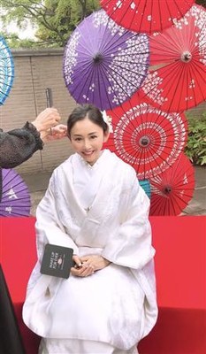 杉原杏璃、３７歳誕生日に挙式　「人生初」白無垢姿を披露（サンケイスポーツ）