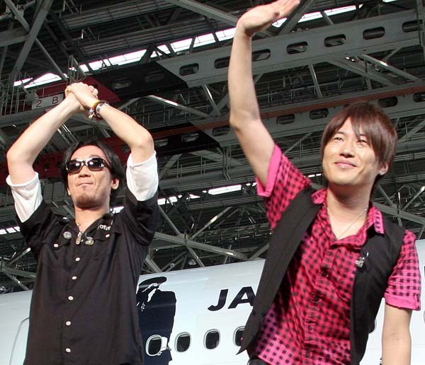 コブクロ「大阪万博のテーマ曲」抜擢報道に批判殺到…純愛ソングを歌う男性歌手の女癖(日刊ゲンダイDIGITAL)