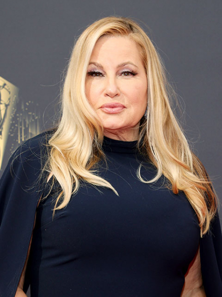 何十年も家を監視――ライアン・マーフィ新作「The Watcher」にベテランコメディ女優ジェニファー・クーリッジ(映画.com)