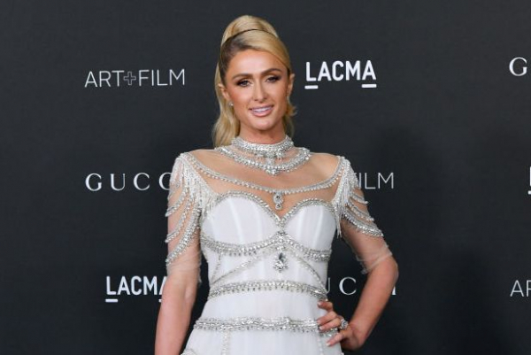 パリス・ヒルトン、婚約したリンジー・ローハンを祝福 「私たちとブリトニーは三位一体」(ELLE DIGITAL)