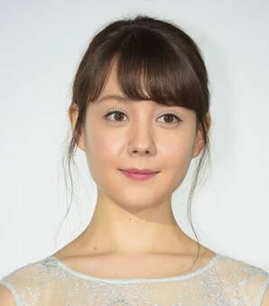 トリンドル玲奈、「くちびる×ニット」の“どアップ”ショットにファン悶絶…！「色っぽい」「ずっと見ていたい」の声(現代ビジネス)