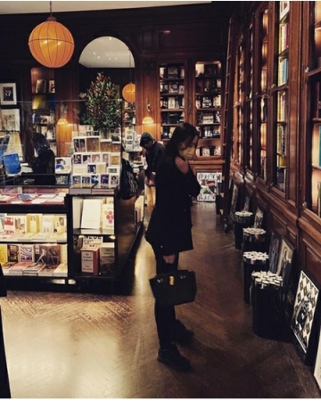 俳優クォン・サンウ&ソン・テヨン夫妻、米NYの書店で「素朴デート」(WoW!Korea)