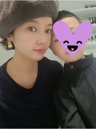 “第2子妊娠中”女優ファン・ジョンウム、息子との2ショット公開に「ママじゃなくて姉みたい」との声(WoW!Korea)