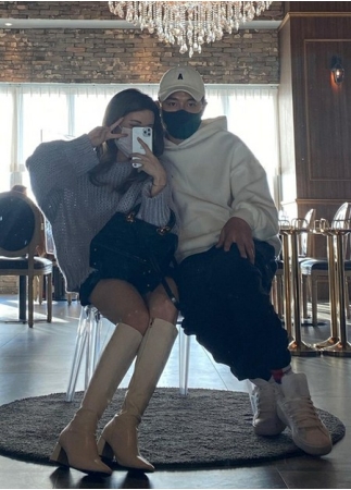 歌手イ・ジフンの妻アヤネさん、28歳の誕生日は「夫とバースデー旅行」…去年のプレゼントは「禁煙」と明かす(WoW!Korea)