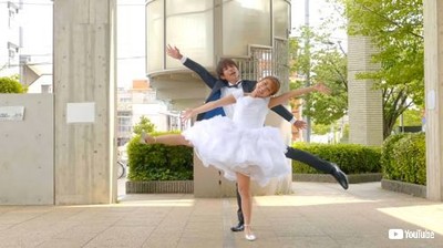 12年も変わらずラブラブなんてハッピーやん！　辻希美、杉浦太陽と“夫婦で踊ってみた”動画でウエディングドレス＆キス披露（ねとらぼ）